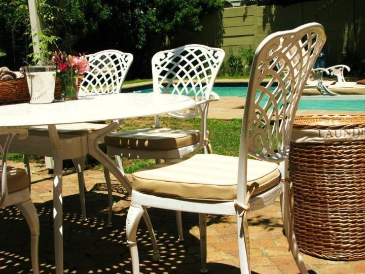 Oak Village B&B Stellenbosch Bagian luar foto